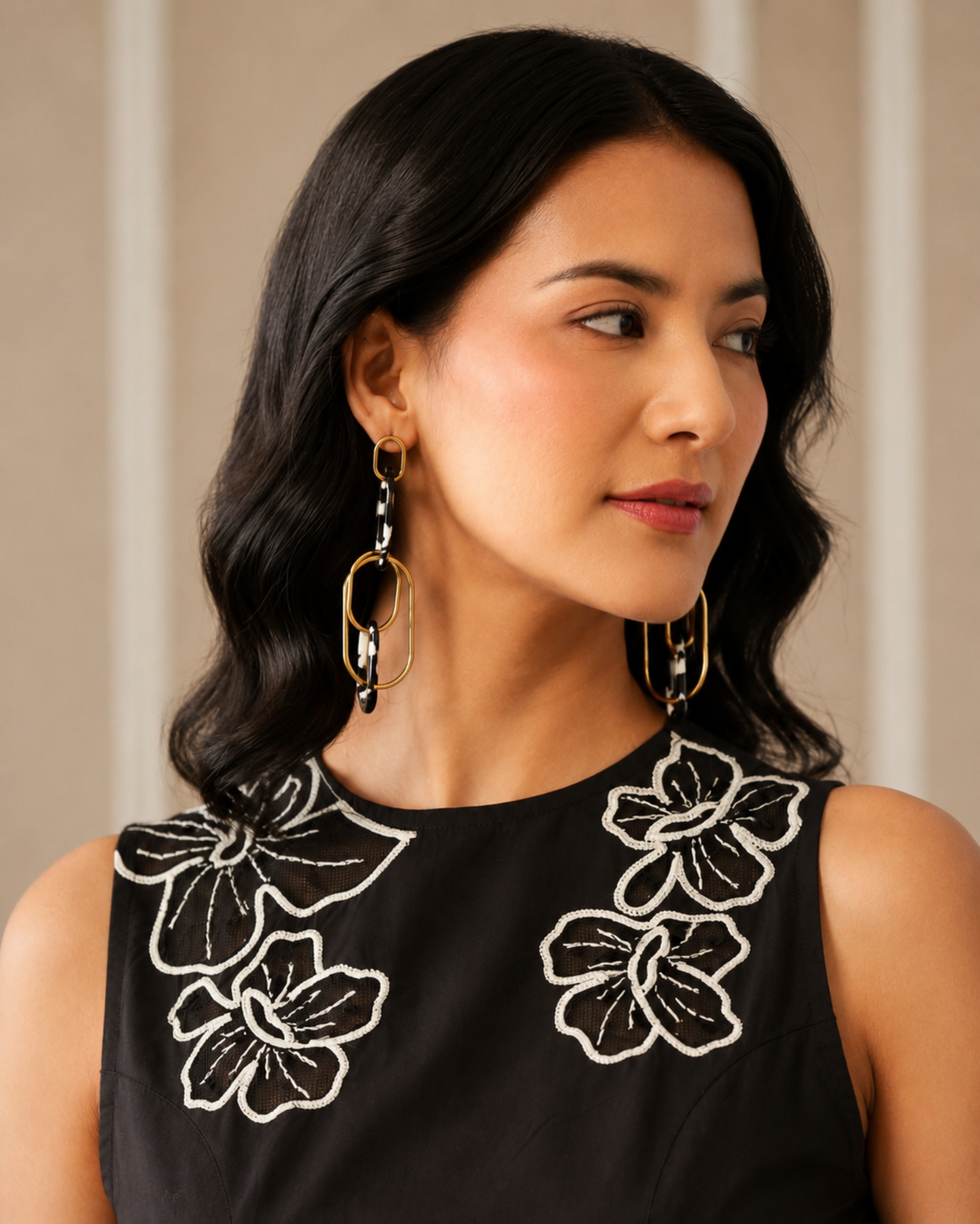 Monochrome Link Earrings – view 3 – Pabeena