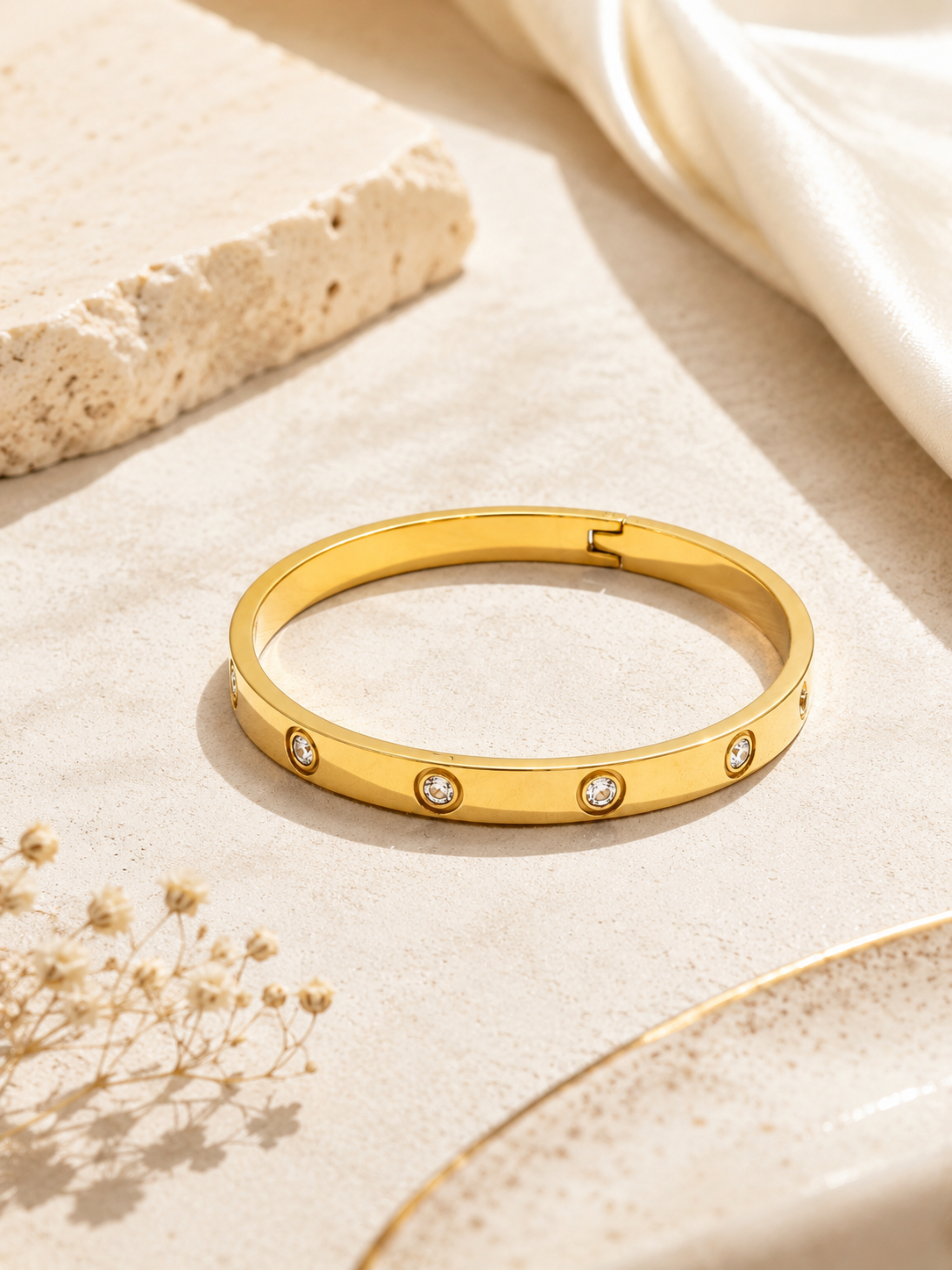 Solitaire Glow Bangle – view 4 – Pabeena