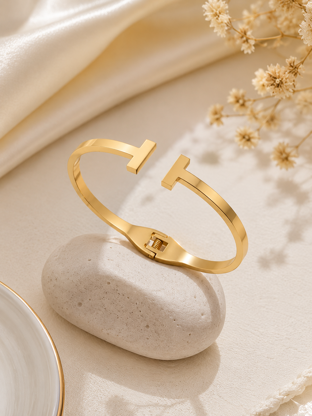 Luxe T-Bar Bangle – view 3 – Pabeena