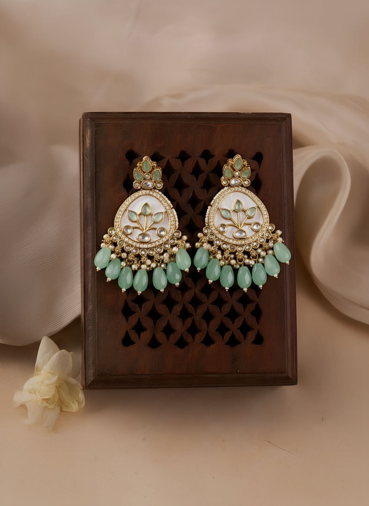 Aqua Noor Chandbaalis - Pabeena