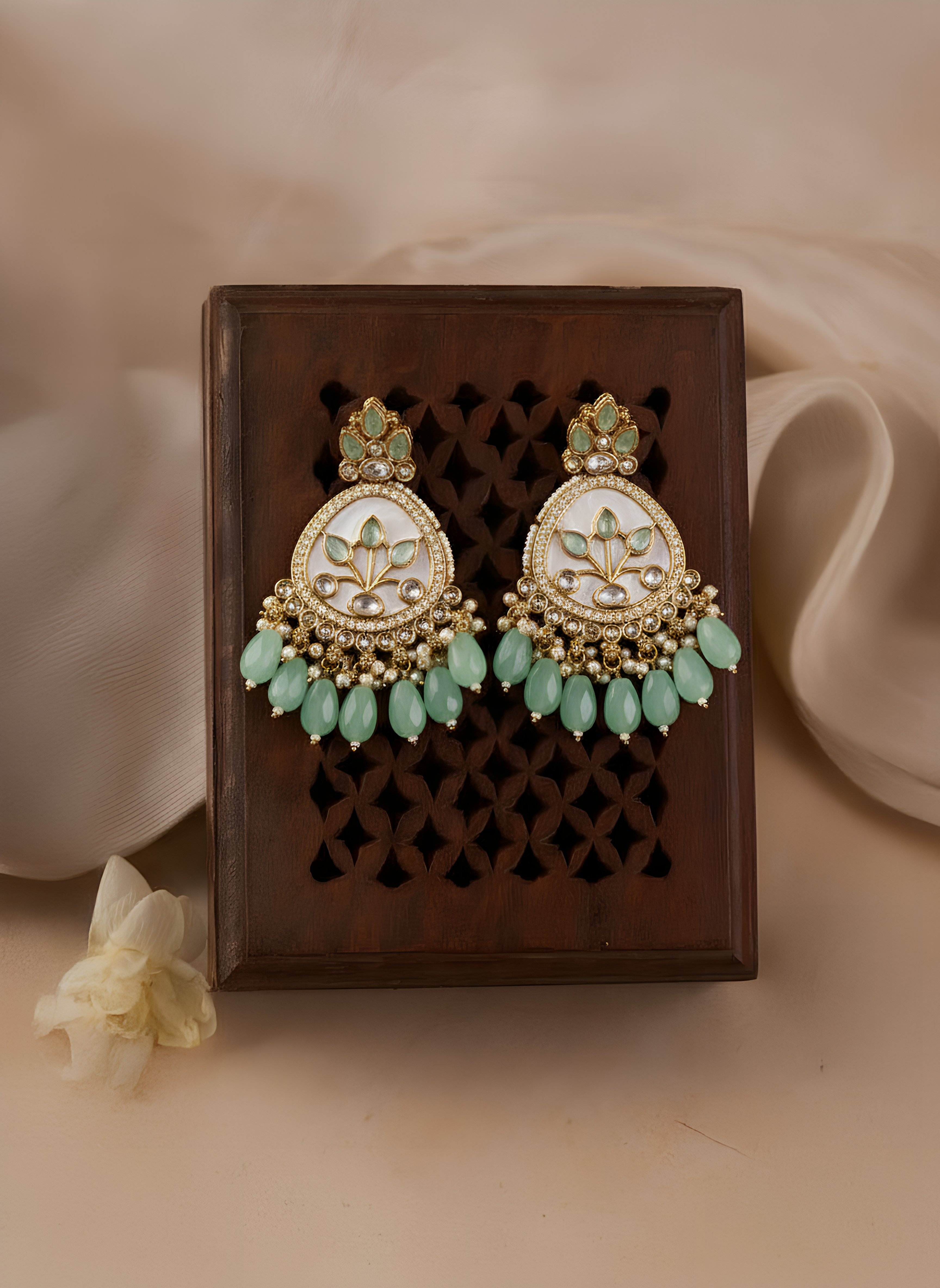 Aqua Noor Chandbaalis - Pabeena