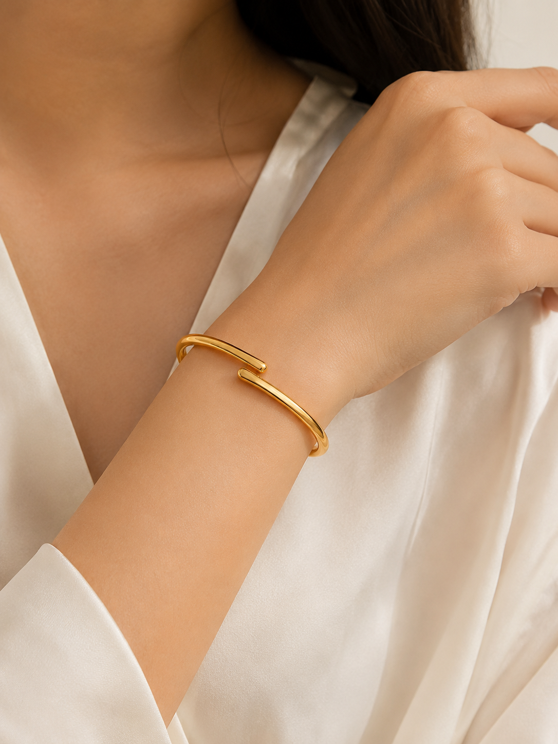 Luxe Amour Bangle – view 2 – Pabeena