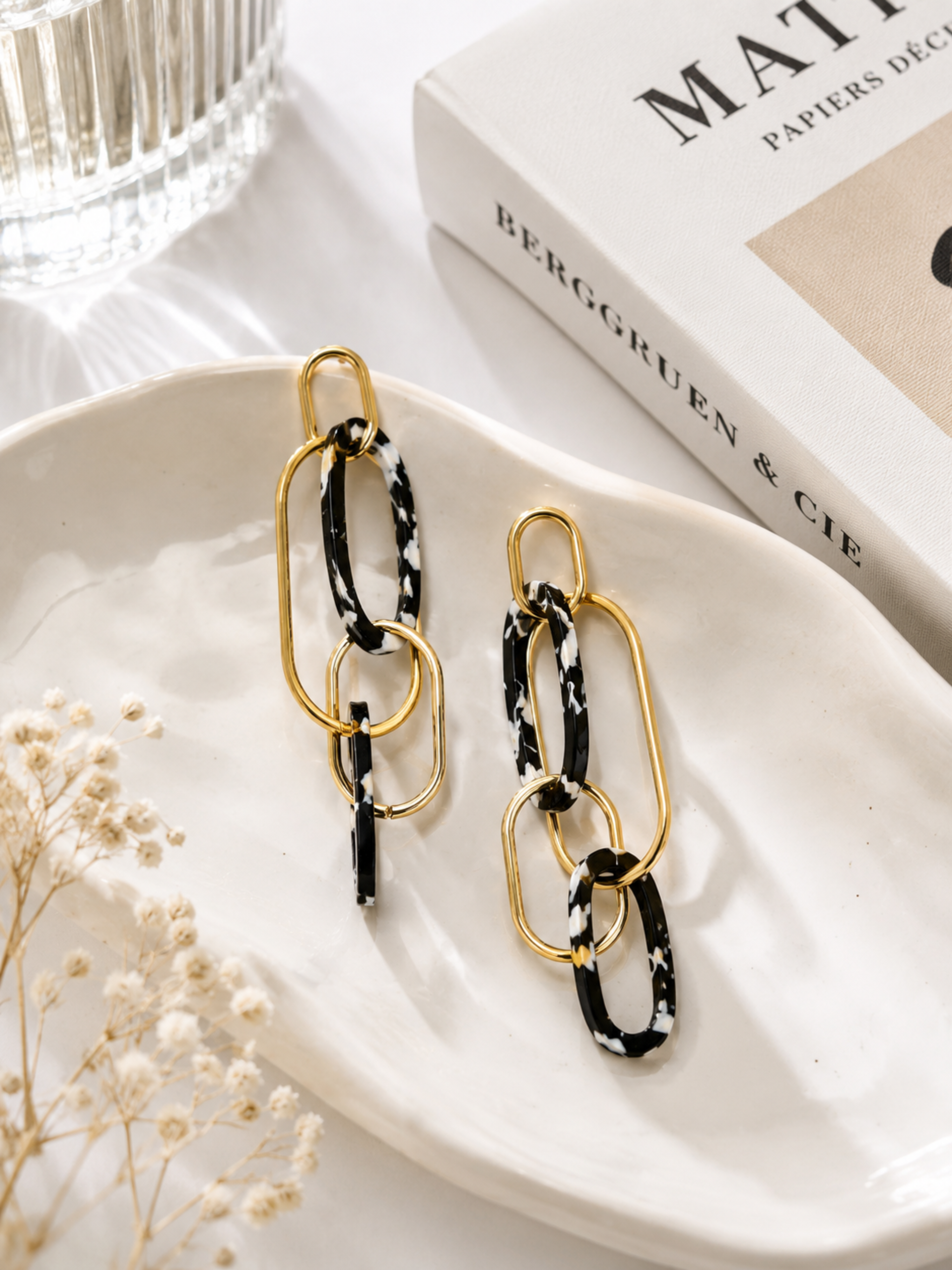 Monochrome Link Earrings – view 5 – Pabeena
