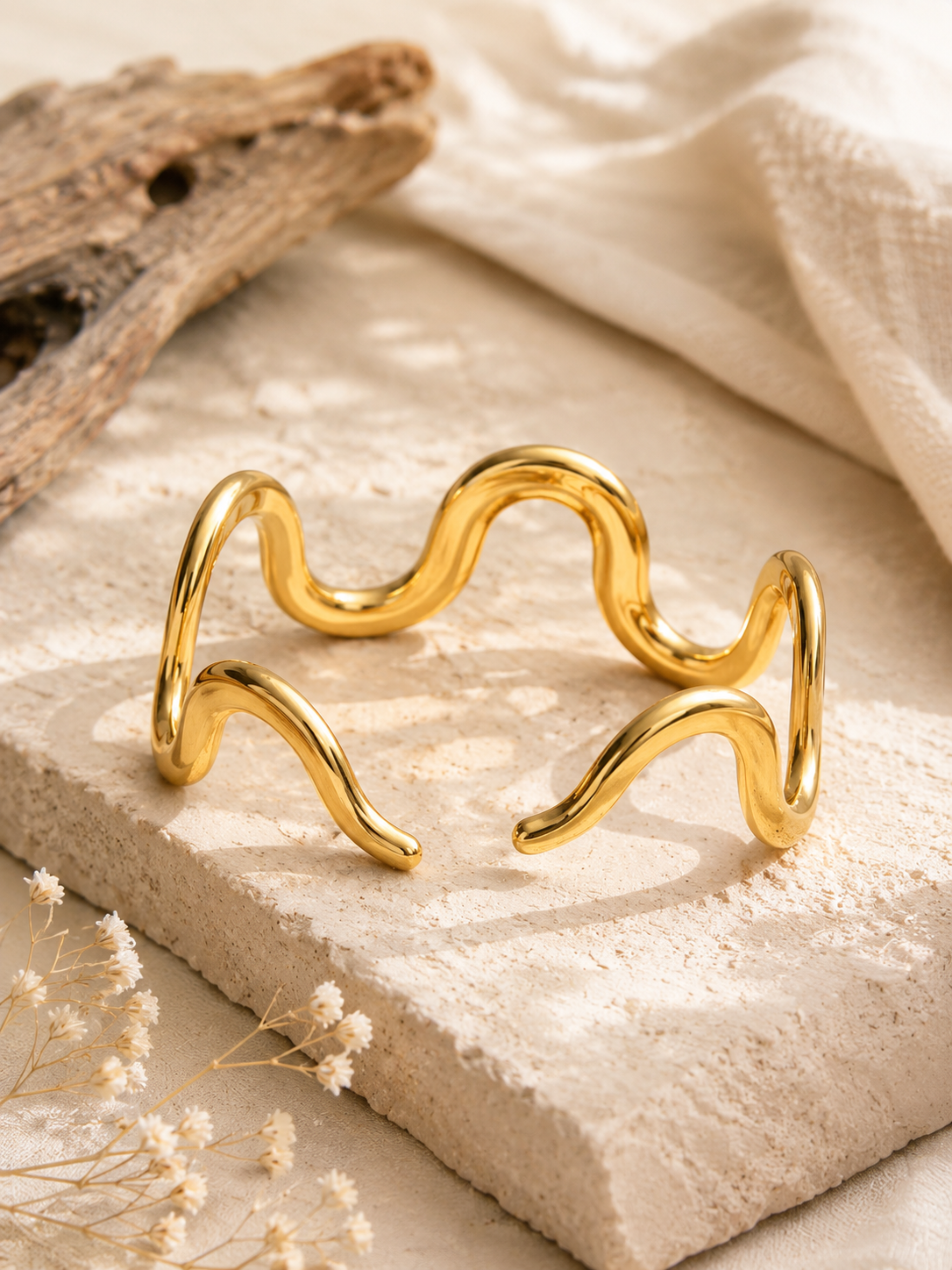 Noiré Curve Gold Cuff Bracelet – view 4 – Pabeena