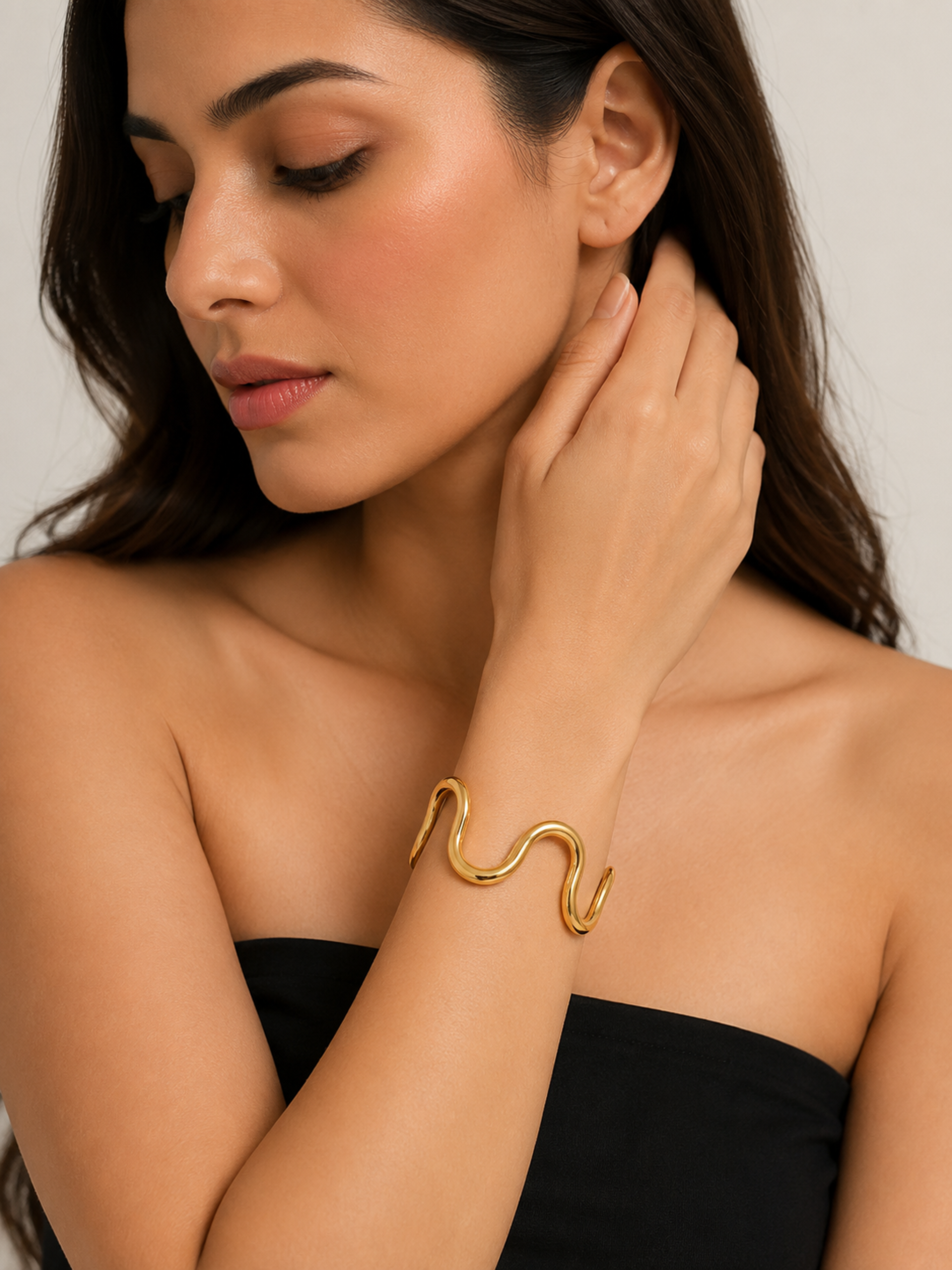 Noiré Curve Gold Cuff Bracelet – view 3 – Pabeena