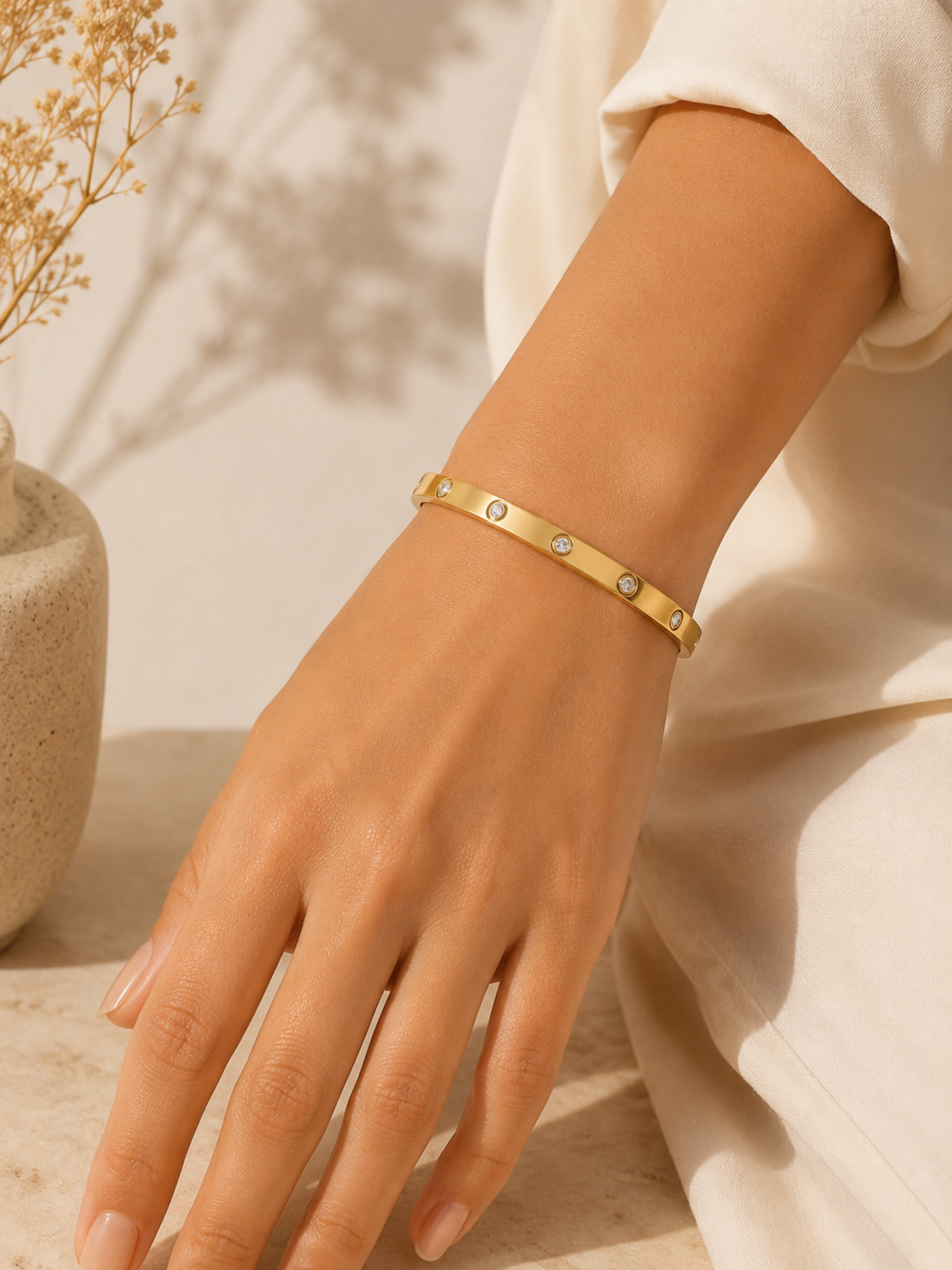 Solitaire Glow Bangle - Pabeena
