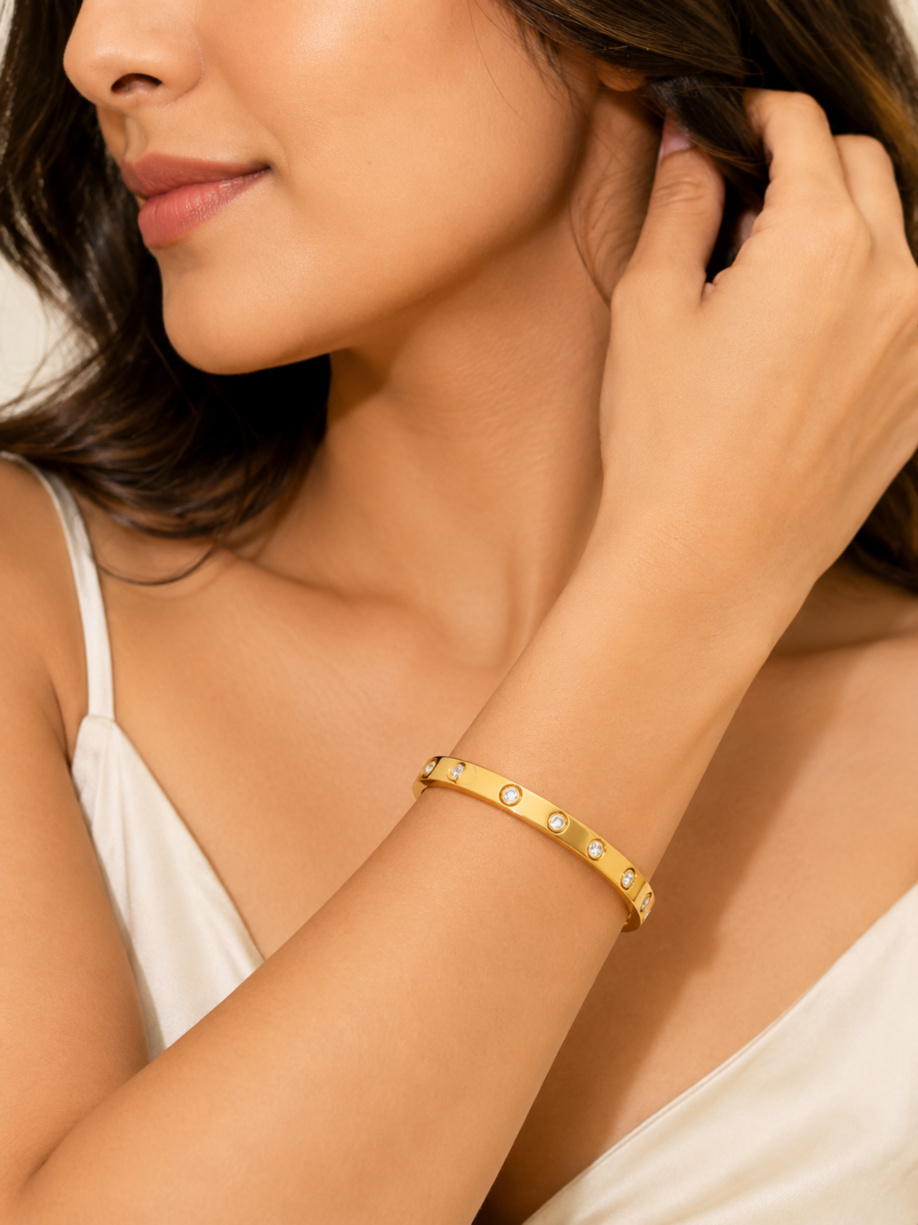 Solitaire Glow Bangle – view 3 – Pabeena