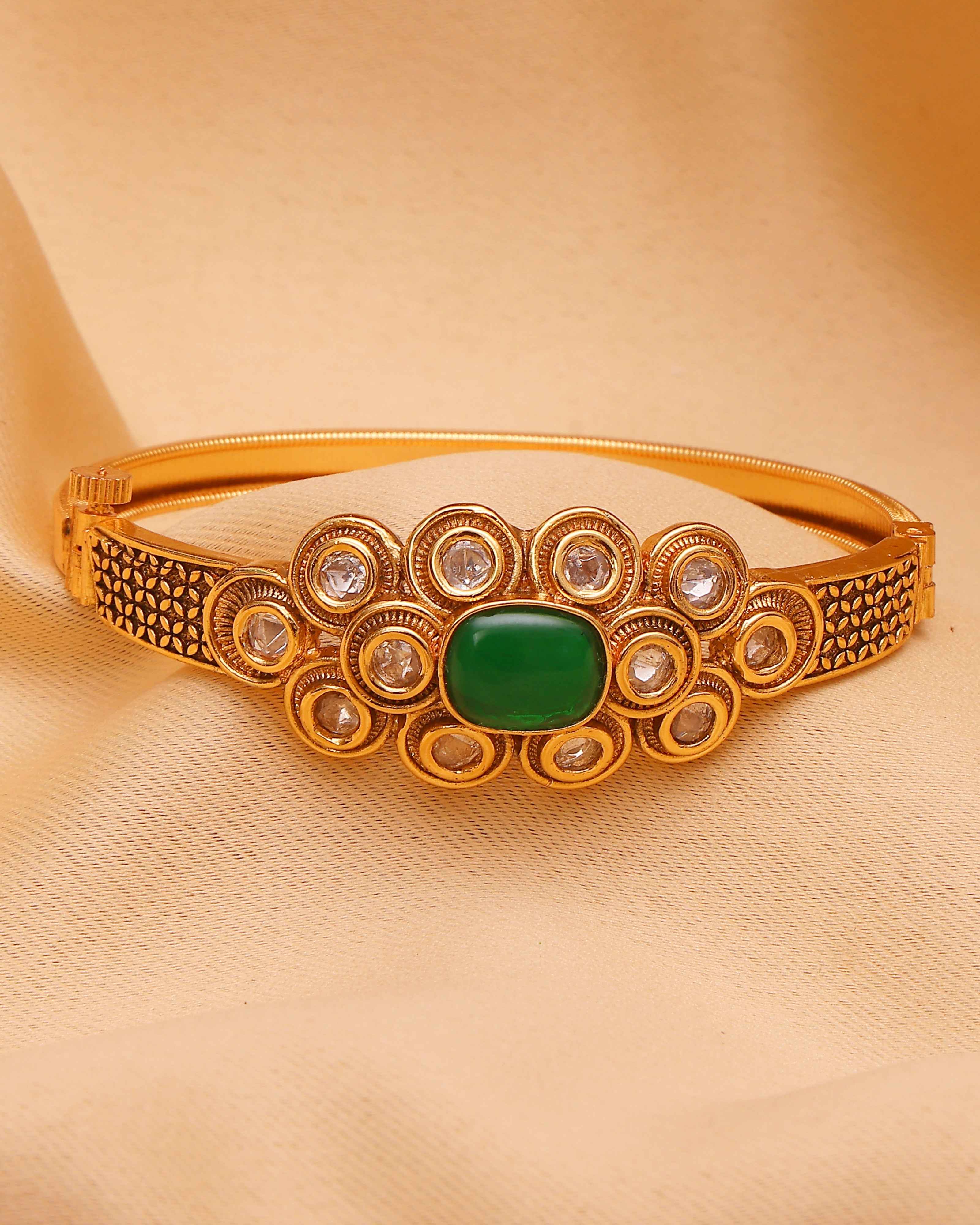 Aaranya Floral Kundan Kada