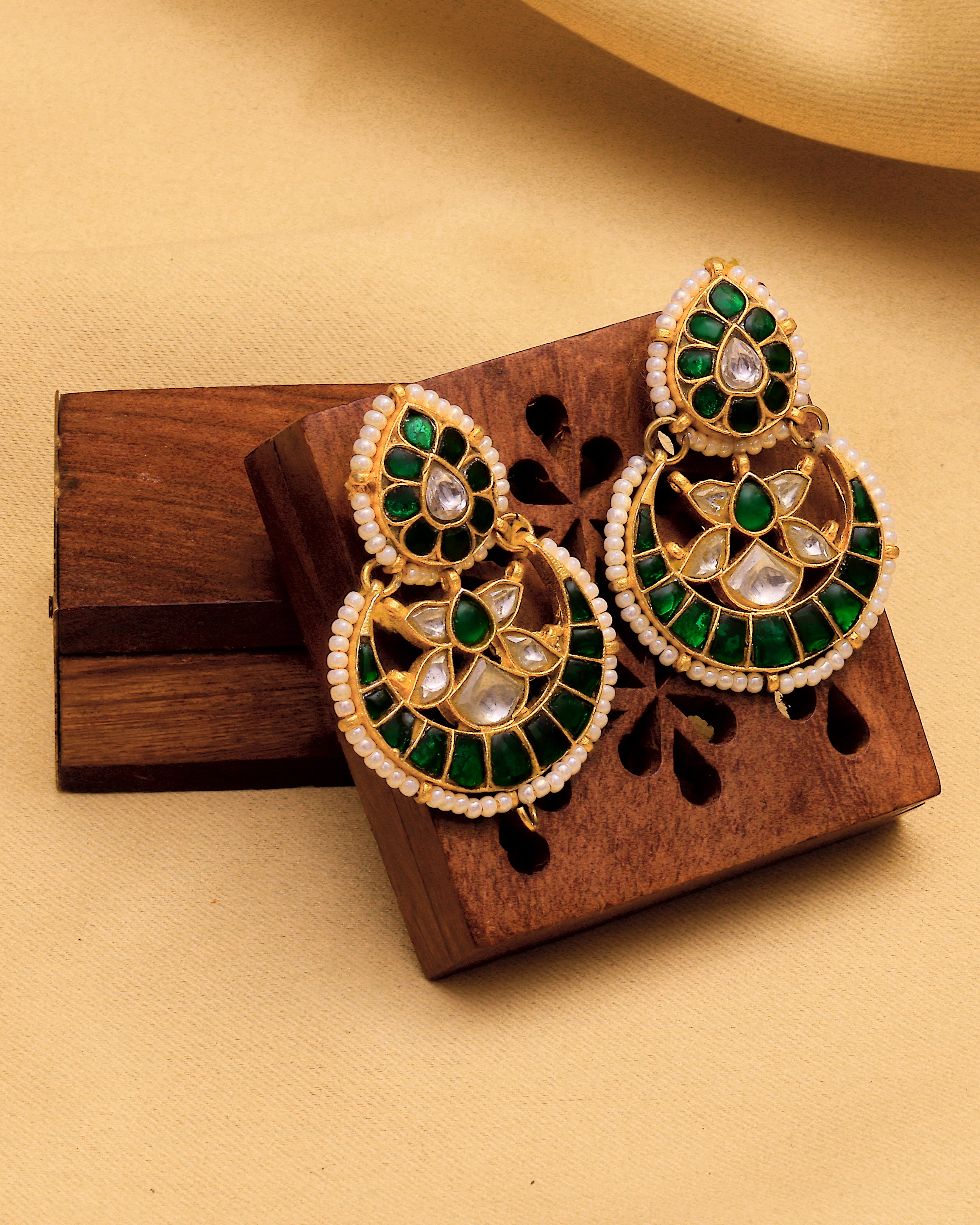 Noor-E-Zamrud Chandbalis - Pabeena