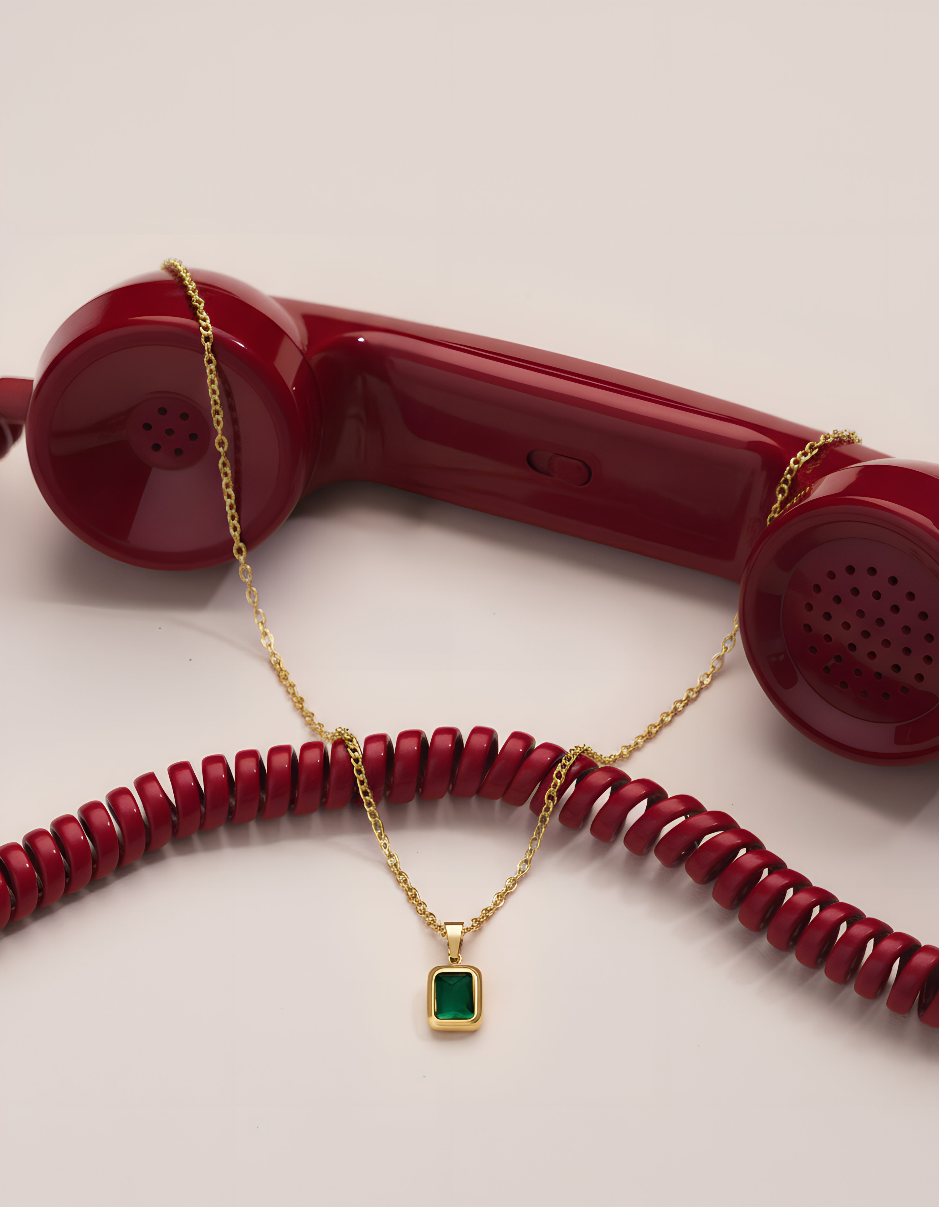 Timeless Emerald Pendant Necklace – view 5 – Pabeena