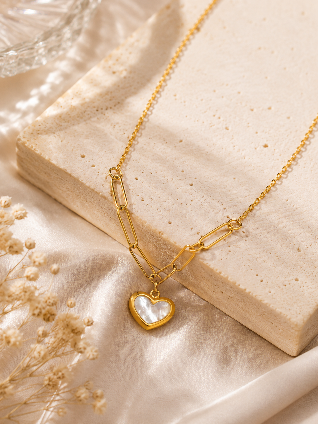 Lumière Pearl Heart Necklace – view 3 – Pabeena